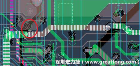 慢慢確認CAF發(fā)生的位置后，可以配合Gerber查看PCB的結(jié)構(gòu)是否有通孔太近或是線路太近的問題。