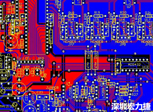 一般產(chǎn)品的PCB設(shè)計(jì)，多數(shù)先決定元件布局，再進(jìn)行線路連接，于元件位置就先改善干擾問(wèn)題，再?gòu)木€路細(xì)節(jié)著手改善產(chǎn)品。