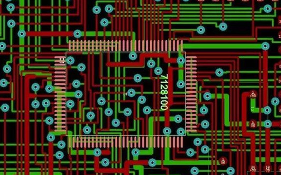 圖1：兩種PCB模型的部分電路。頂圖：傳統(tǒng)設(shè)計(jì)版本。