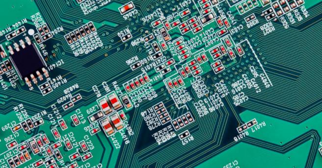 你能在這個復雜的PCB中找到垂直布線嗎？反正我不能